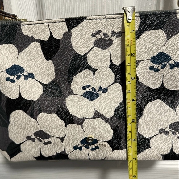 Liz Claiborne Black and Cream Floral Crossbody Bag - Picture 4 of 9